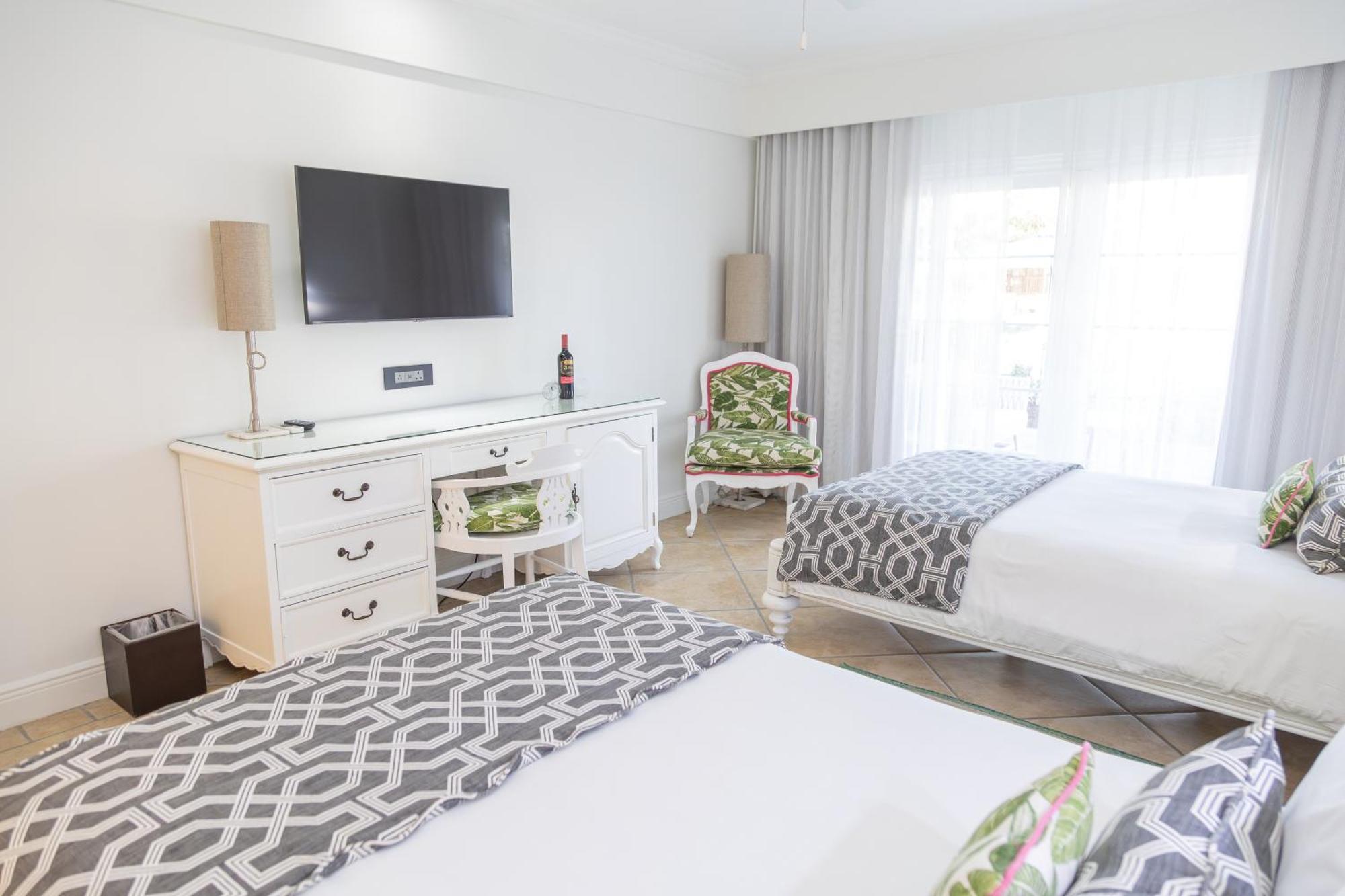 Sundeck Serenity Suites